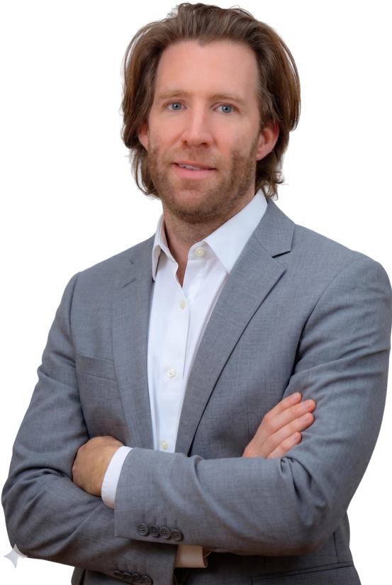 Vincenzo Villamena, CPA, founder and managing partner of Global Expat Advisors, smiling at the camera with his arms crossed.